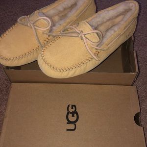 women UGG  dakota mocassins shoes